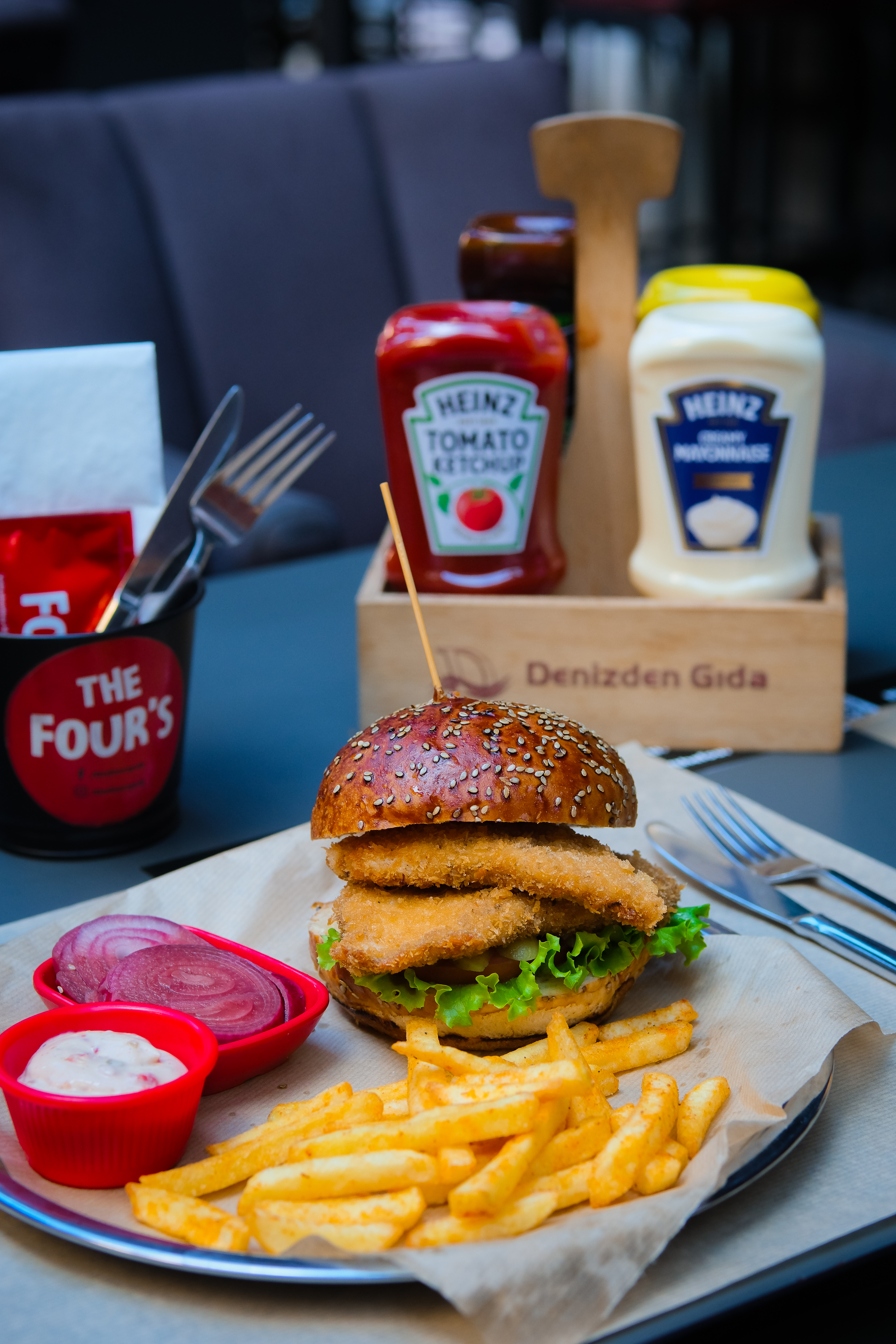 The Four's Pub Atmosfer Görseli