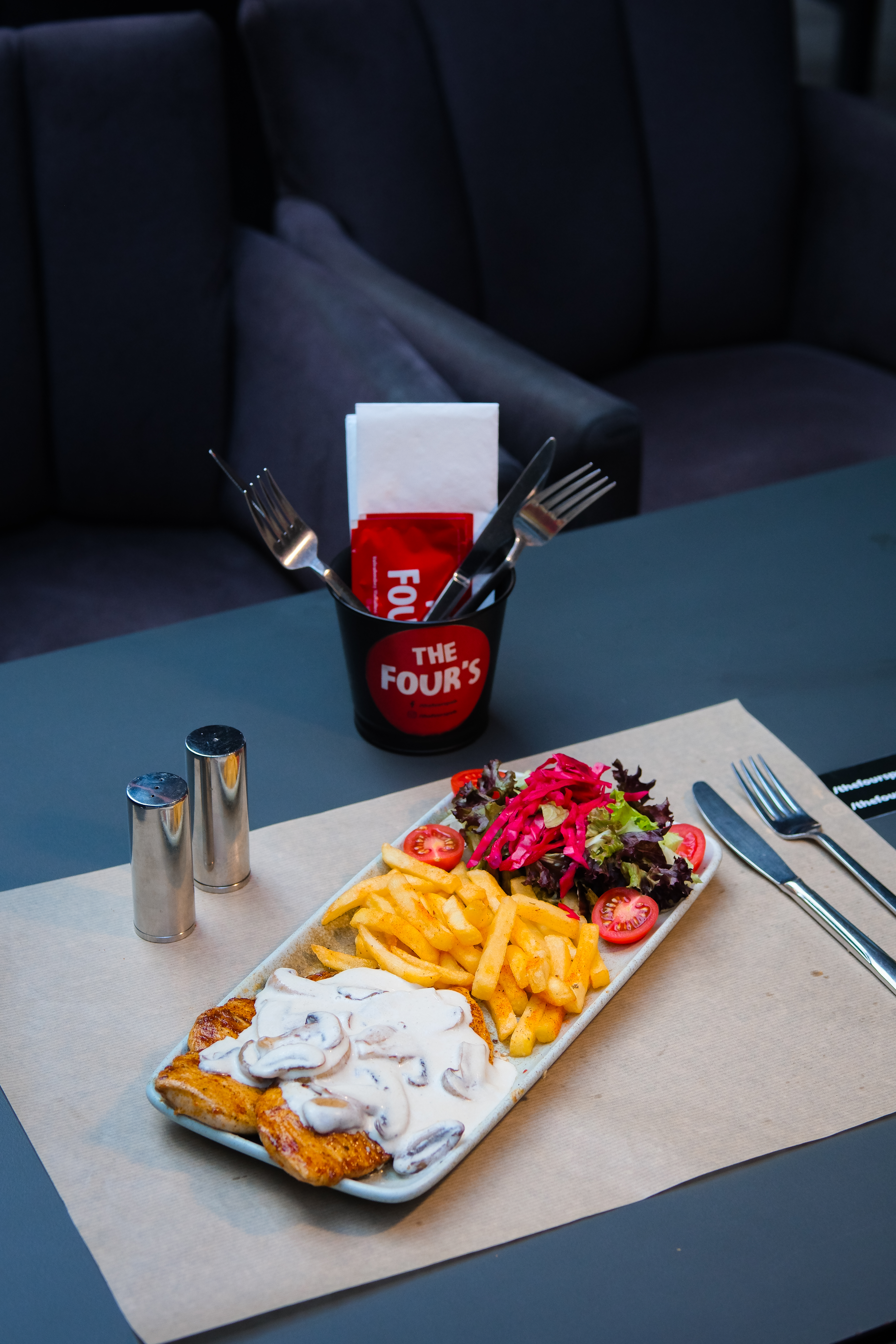 The Four's Pub Atmosfer Görseli