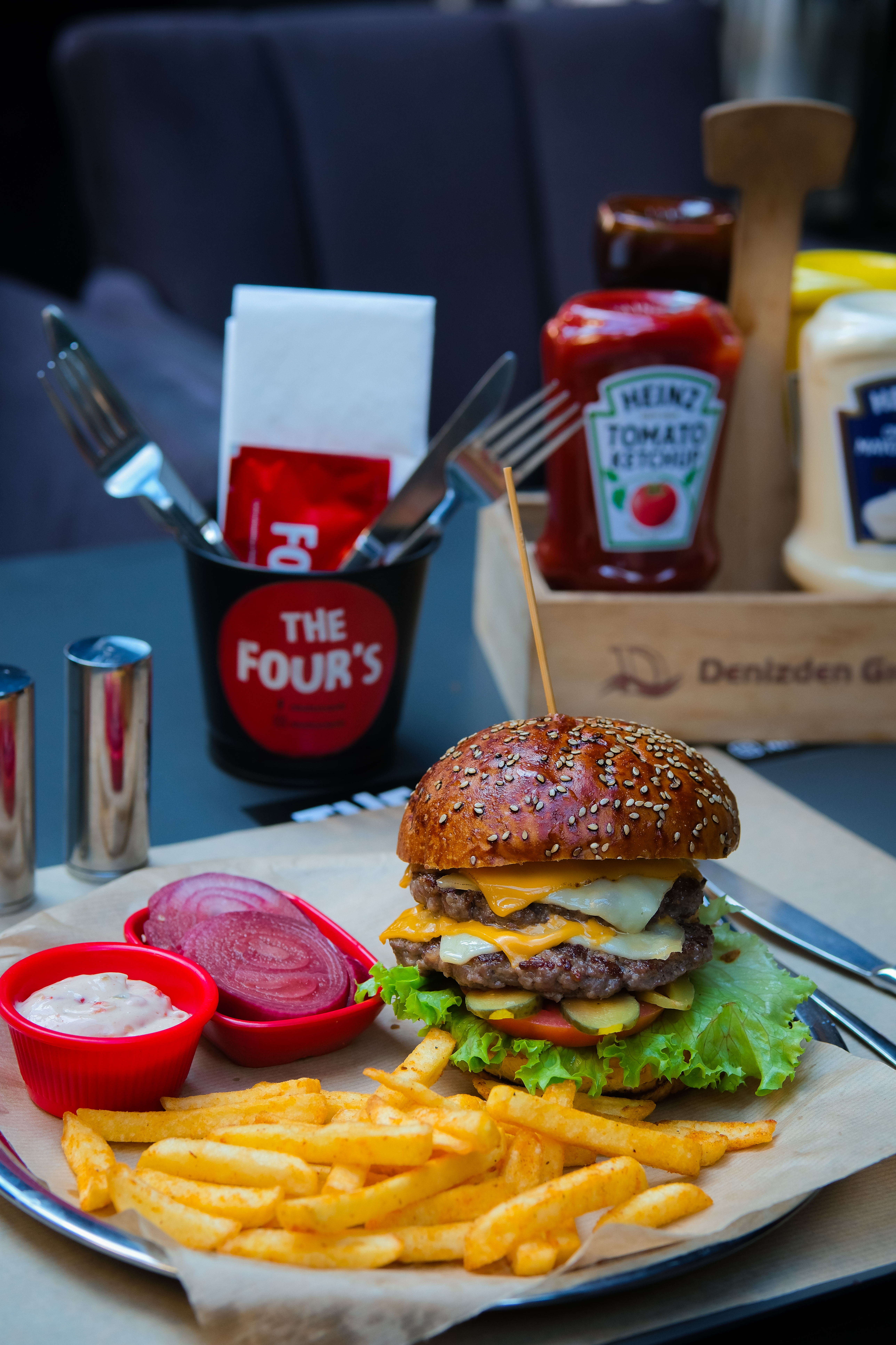 The Four's Pub Atmosfer Görseli