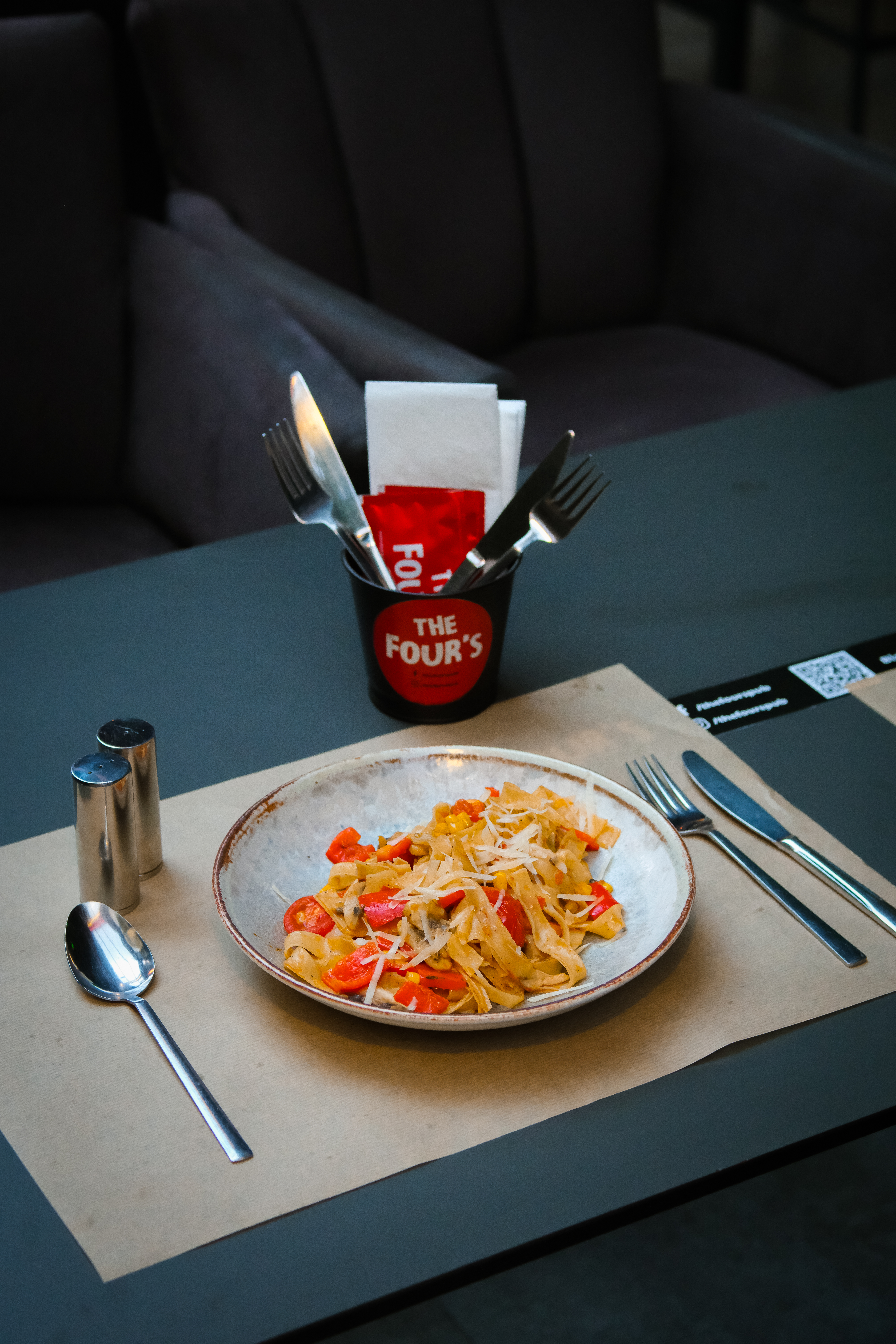 The Four's Pub Atmosfer Görseli